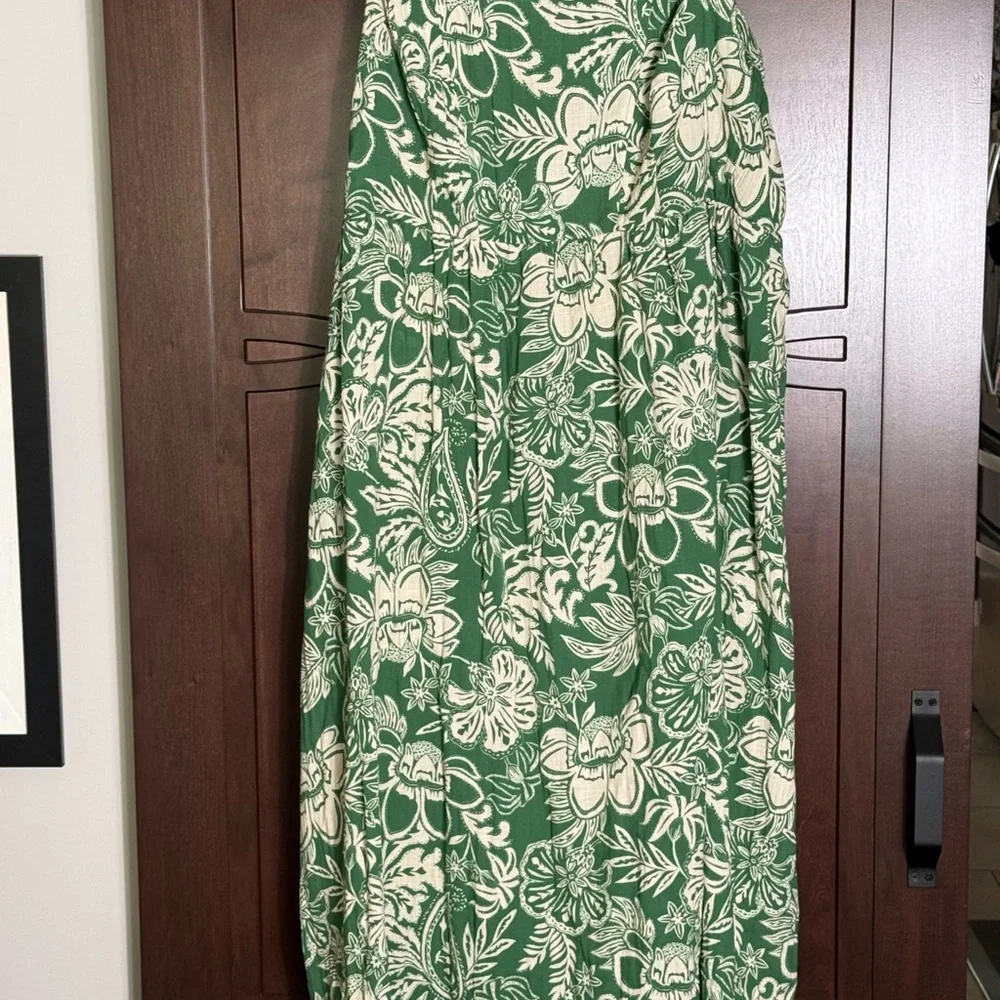 H&M Green and Off White Tropical Floral Dress with Spaghetti Straps. NWT - Picture 3 of 10